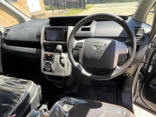 2011 Toyota Noah JDM car for sale — photo 15 of 18