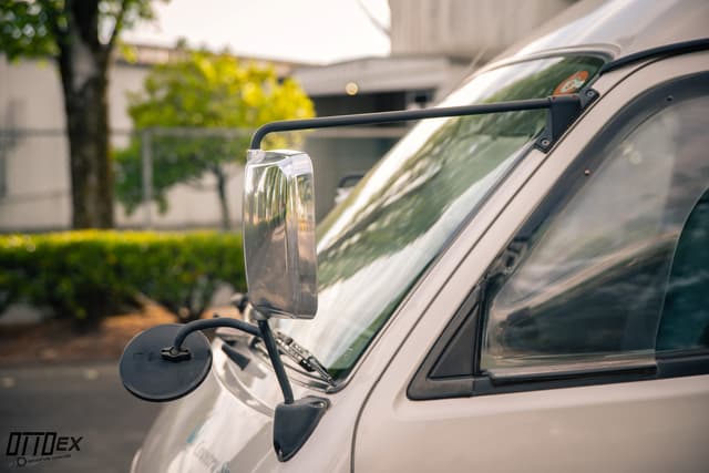 1999 Toyota HiAce JDM car for sale — photo 22 of 25