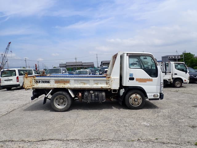 2011 Isuzu Elf JDM car for sale — photo 11 of 25