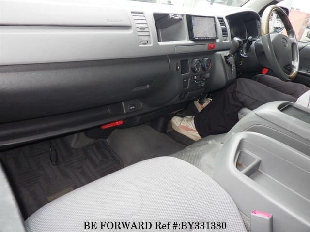 2006 Toyota HiAce JDM car for sale — photo 4 of 6