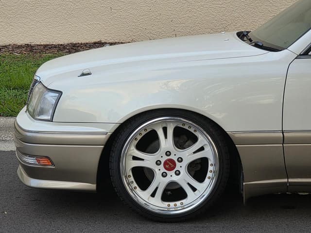 1996 Toyota Crown JDM car for sale — photo 22 of 25