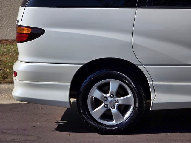 2000 Toyota Estima JDM car for sale — photo 18 of 25