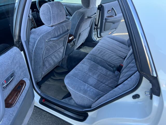 1998 Toyota Crown JDM car for sale — photo 22 of 25
