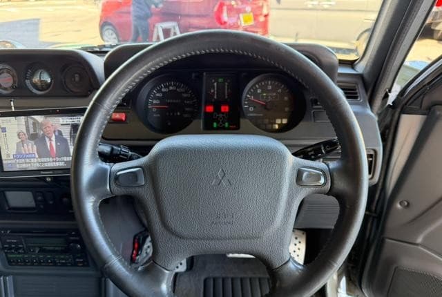 1996 Mitsubishi Pajero JDM car for sale — photo 3 of 9
