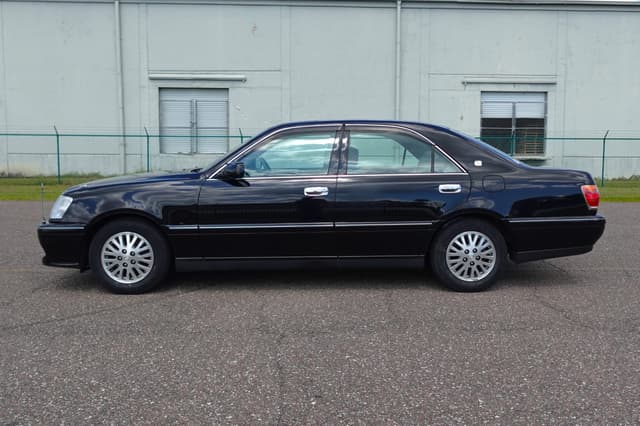 1999 Toyota Crown JDM car for sale — photo 9 of 18