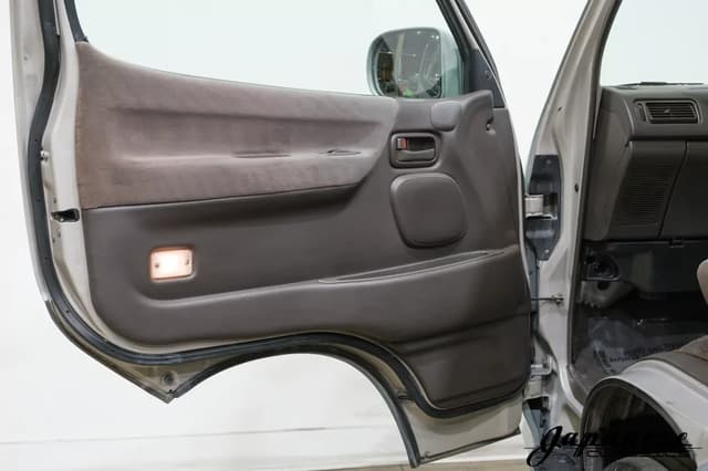 1998 Toyota HiAce JDM car for sale — photo 20 of 25