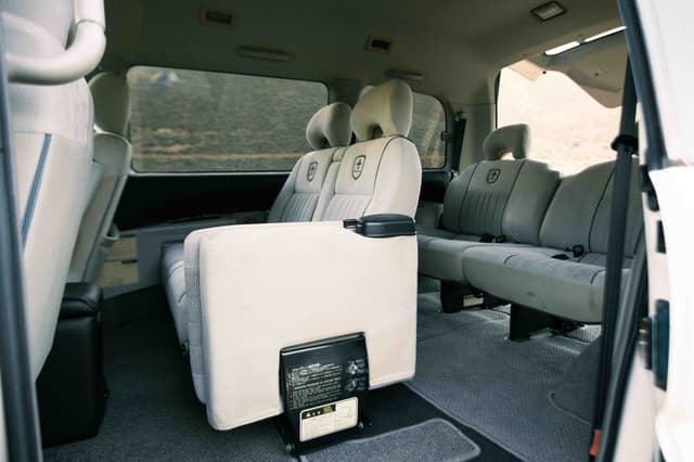 2000 Mitsubishi Delica JDM car for sale — photo 17 of 25