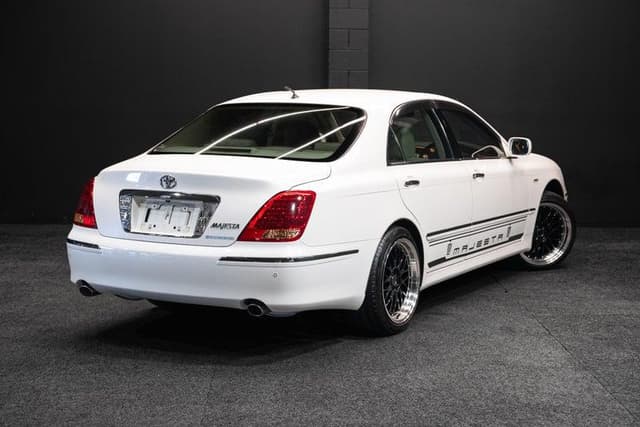 2006 Toyota Majesta JDM car for sale — photo 10 of 16