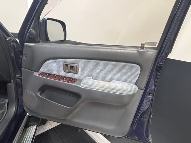 1996 Toyota Hilux Surf JDM car for sale — photo 20 of 25