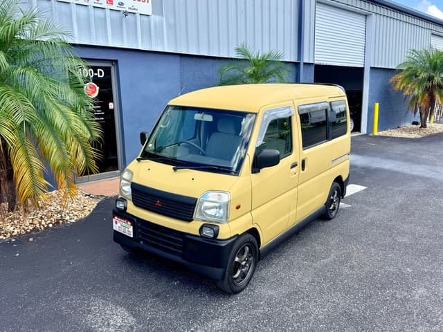 2000 Mitsubishi Town Box JDM car for sale — photo 3 of 21