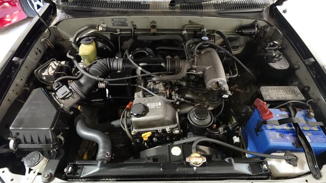 2000 Toyota Hilux Surf JDM car for sale — photo 15 of 15