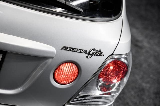 2001 Toyota Altezza JDM car for sale — photo 12 of 20