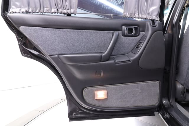 1999 Toyota Crown JDM car for sale — photo 22 of 25