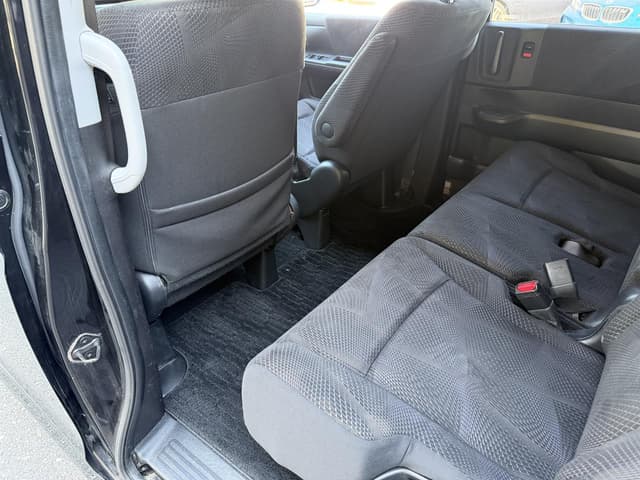 2010 Honda Stepwagon JDM car for sale — photo 14 of 19