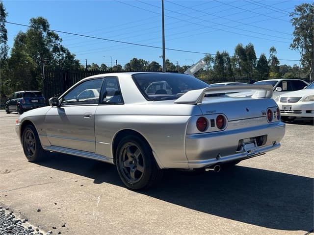 1992 Nissan Skyline JDM car for sale — photo 8 of 21