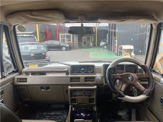 1990 Mitsubishi Pajero JDM car for sale — photo 2 of 24