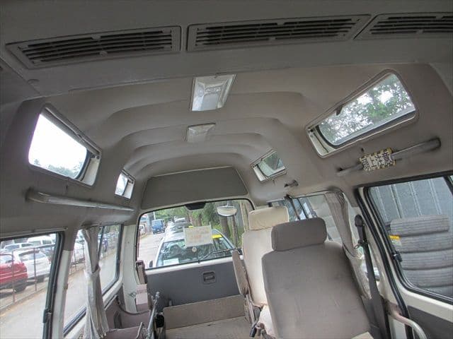 1999 Nissan Caravan JDM car for sale — photo 12 of 25