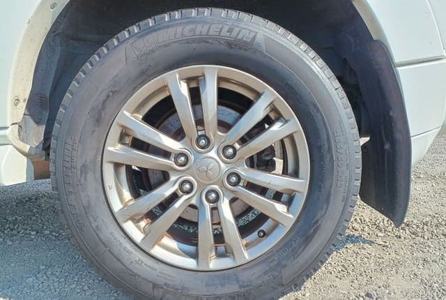 2009 Mitsubishi Pajero JDM car for sale — photo 10 of 25