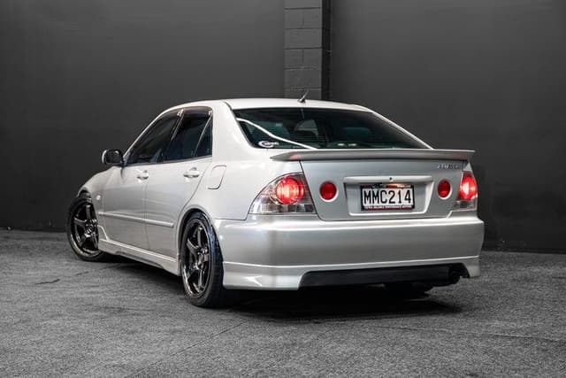 1999 Toyota Altezza JDM car for sale — photo 4 of 16