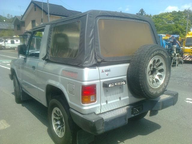 1990 Mitsubishi Pajero JDM car for sale — photo 4 of 7