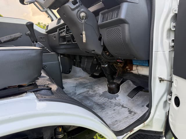 1994 Mitsubishi Delica JDM car for sale — photo 9 of 25