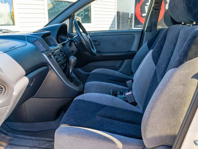 2000 Toyota Harrier JDM car for sale — photo 13 of 16