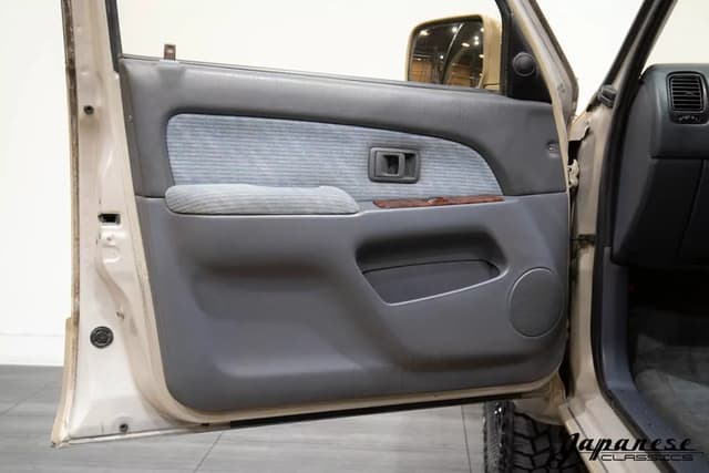 1996 Toyota Hilux Surf JDM car for sale — photo 19 of 25