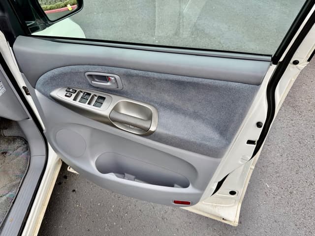 2000 Toyota Estima JDM car for sale — photo 24 of 25