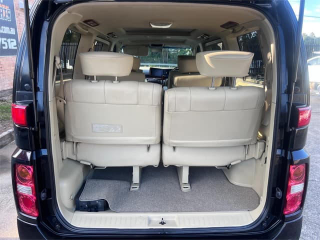 2007 Nissan Elgrand JDM car for sale — photo 15 of 16