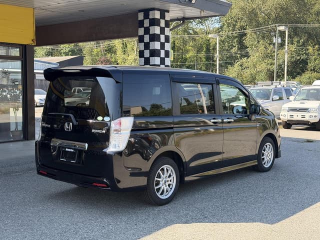 2010 Honda Stepwagon JDM car for sale — photo 7 of 19