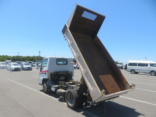 2010 Isuzu Elf JDM car for sale — photo 3 of 10