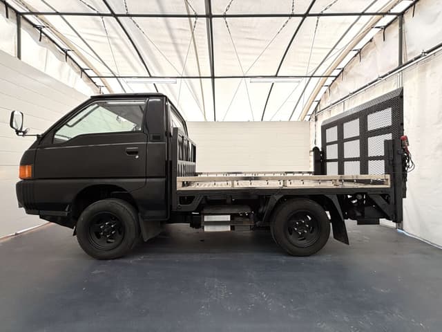 1997 Mitsubishi Delica JDM car for sale — photo 3 of 25