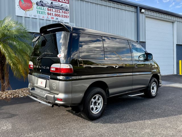 2000 Mitsubishi Delica JDM car for sale — photo 9 of 25