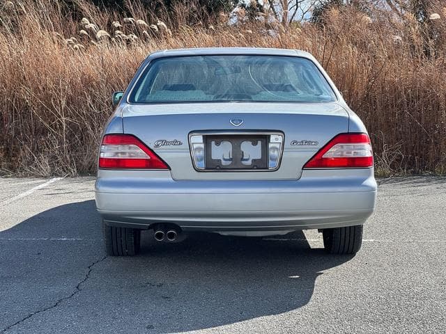 1997 Nissan Gloria JDM car for sale — photo 9 of 25