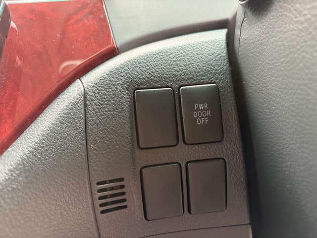 2010 Toyota Vellfire JDM car for sale — photo 20 of 23