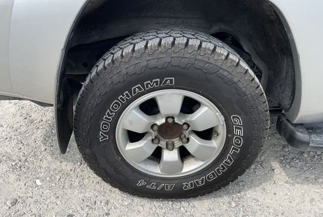 2005 Toyota Hilux Surf JDM car for sale — photo 11 of 25