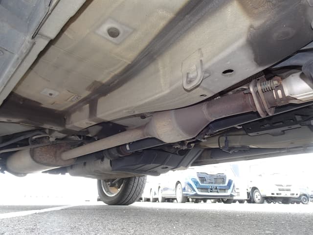 2004 Toyota Harrier JDM car for sale — photo 23 of 25