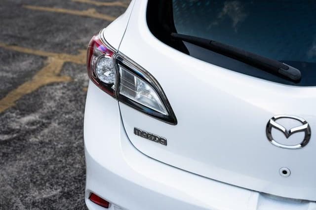 2012 Mazda Axela JDM car for sale — photo 10 of 18