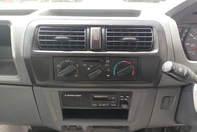 2002 Mitsubishi Minicab JDM car for sale — photo 21 of 25