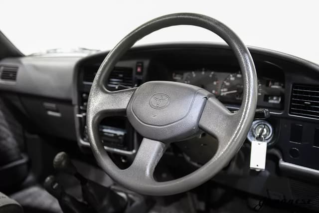 1995 Toyota Hilux JDM car for sale — photo 13 of 25
