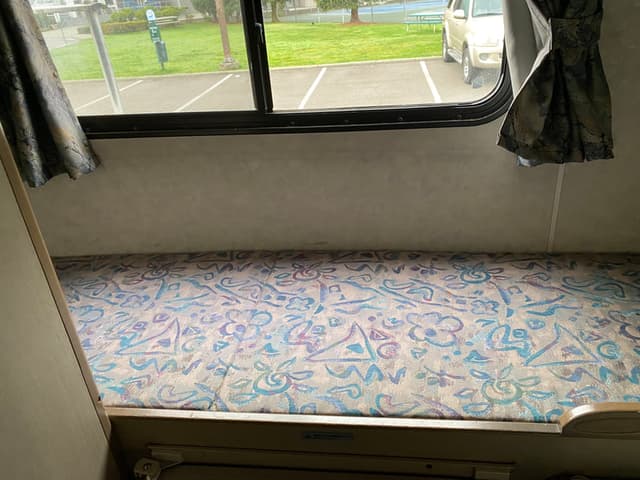 1996 Isuzu Elf JDM car for sale — photo 18 of 25