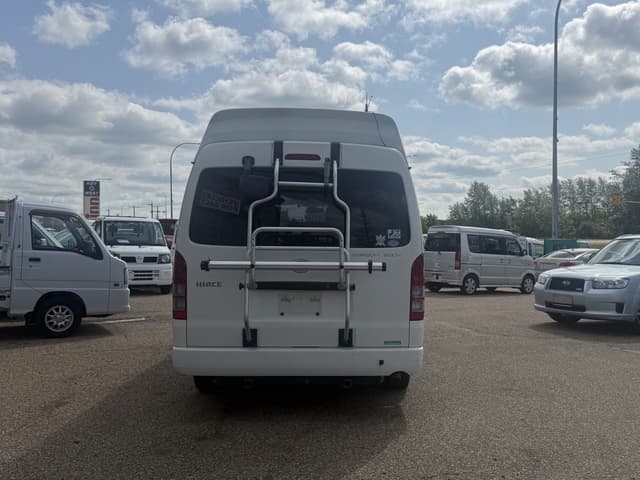 2005 Toyota HiAce JDM car for sale — photo 4 of 17
