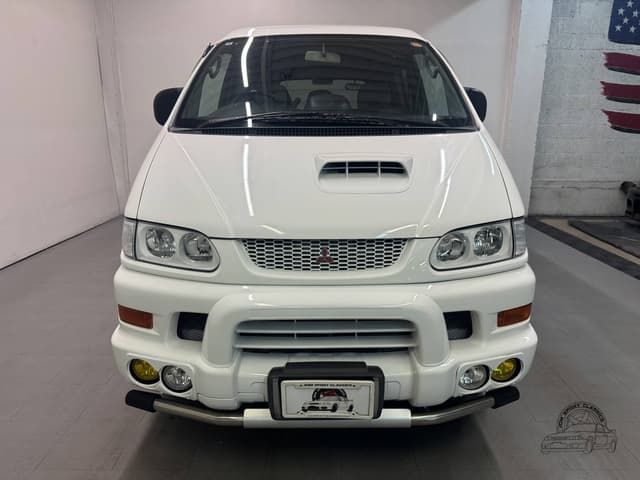 2000 Mitsubishi Delica JDM car for sale — photo 8 of 25