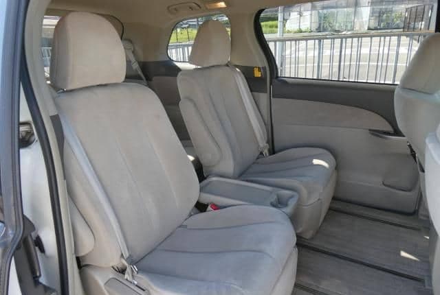 2009 Toyota Estima JDM car for sale — photo 8 of 18
