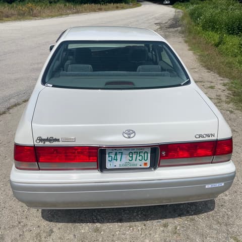 1998 Toyota Crown JDM car for sale — photo 4 of 12