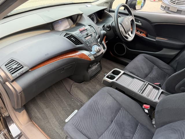 2011 Honda Odyssey JDM car for sale — photo 11 of 19