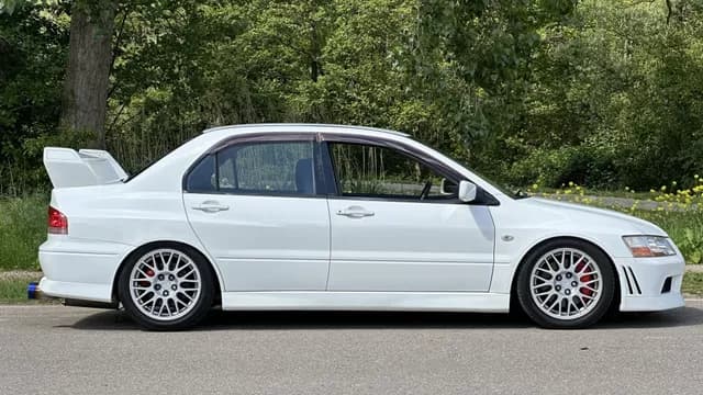 2001 Mitsubishi Lancer Evolution JDM car for sale — photo 4 of 24