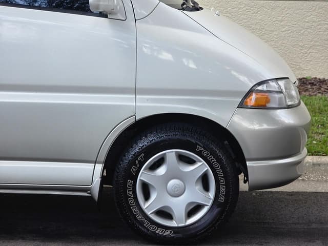 1996 Toyota Granvia JDM car for sale — photo 7 of 25