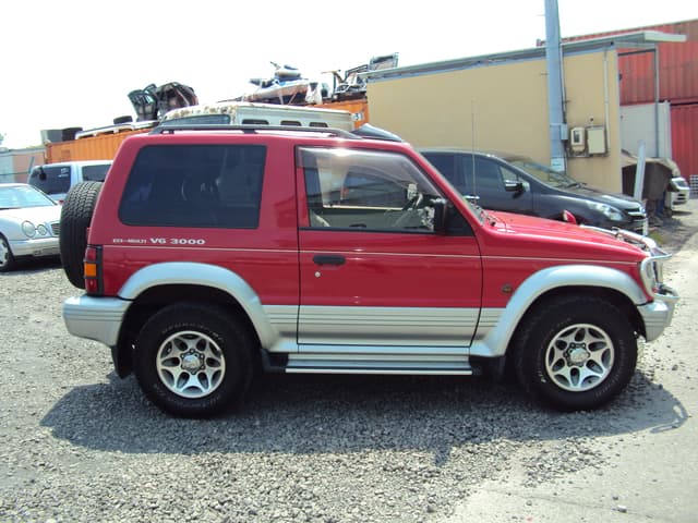 1996 Mitsubishi Pajero JDM car for sale — photo 4 of 5