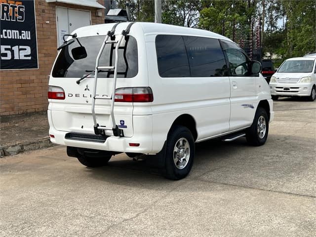 2005 Mitsubishi Delica JDM car for sale — photo 10 of 10